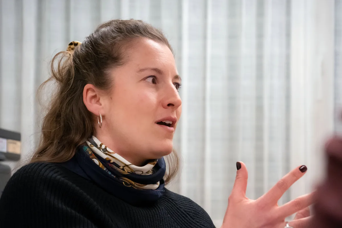 Gemeinderätin Nina Nussbaumer (SP) sagt: «Die Linken haben zuletzt auch Abstimmungen gegen die Bürgerlichen gewonnen.» Eine Frau gestikuliert mit den Händen